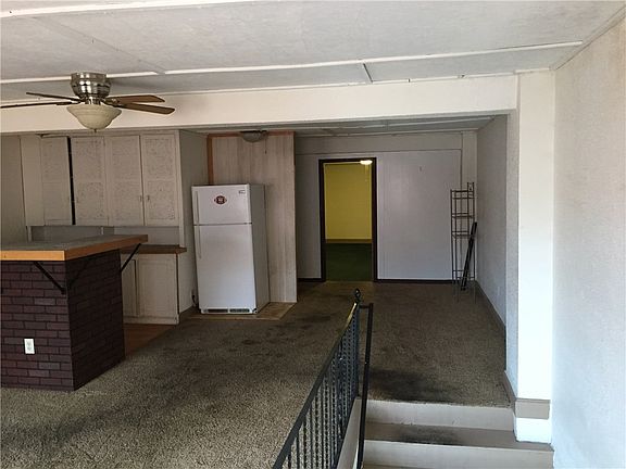 5th image of 123 W Elm St