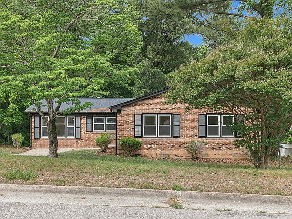 2nd image of 914 Edison Rd
