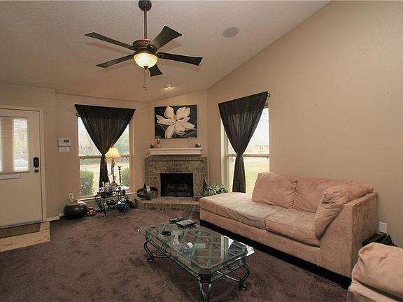 2nd image of 713 Shadybrook Ln