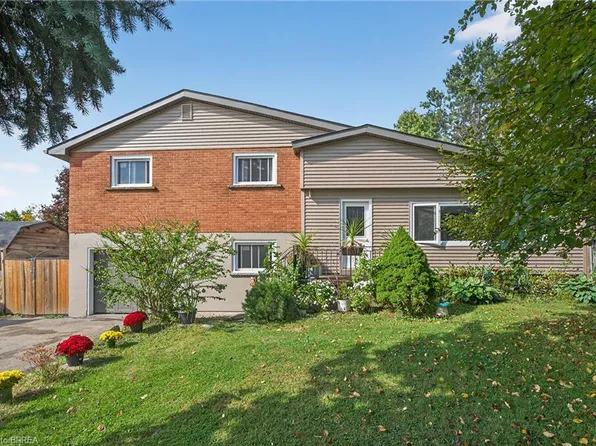 312 Old Guelph Rd, Hamilton, ON L9H 5W4