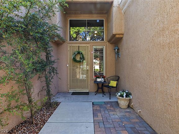 4th image of 2548 Highvale Dr