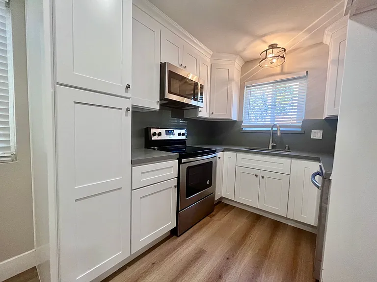 982 Ravenscourt Ave #2 — Photo 1