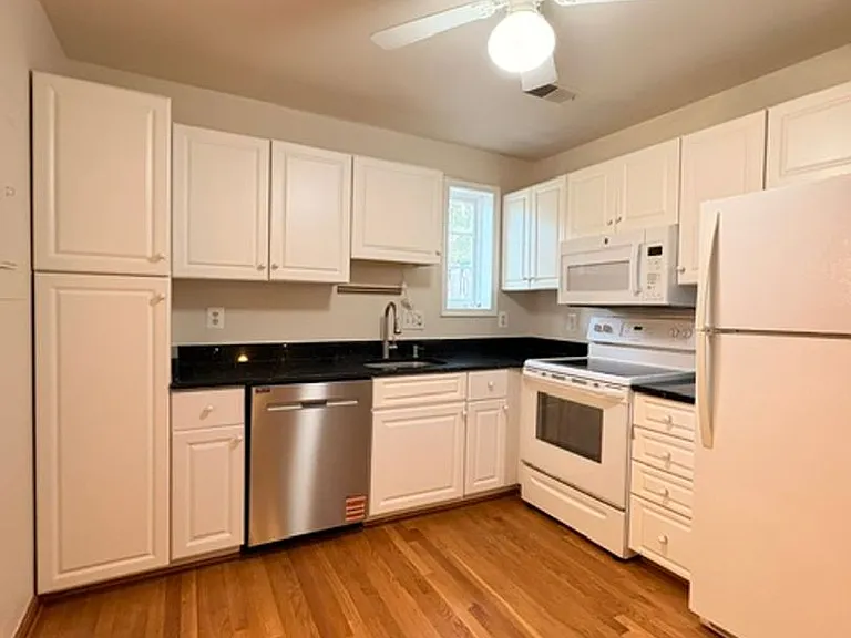 6718 Kenwood Forest Ln — Photo 12