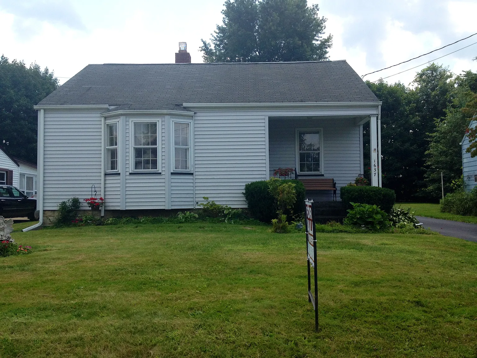 1637 Medford Ave photo 1