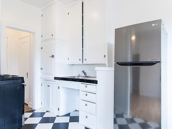 3rd image of 1141 Echo Park Ave APT 106