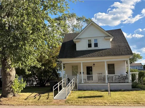 40 Greenwood Ave, Warwick, RI 02886