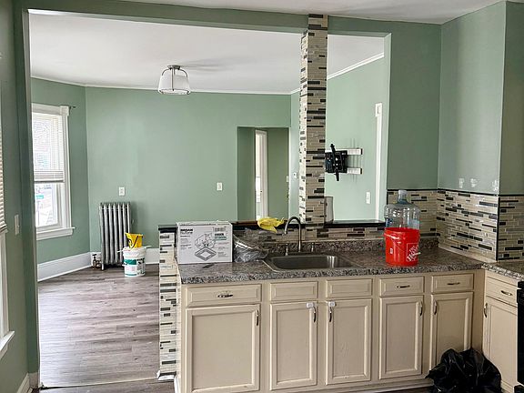 4th image of 136 Alderman St #3
