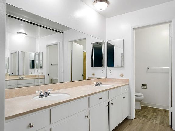 5th image of 211 Elm St APT 202