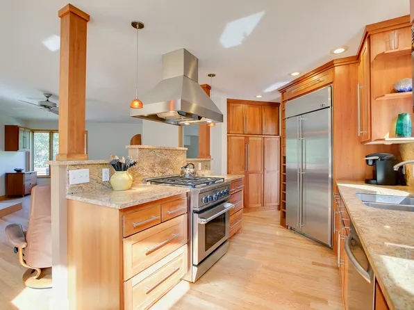 12020 Arbor Cir, Minnetonka, MN 55305