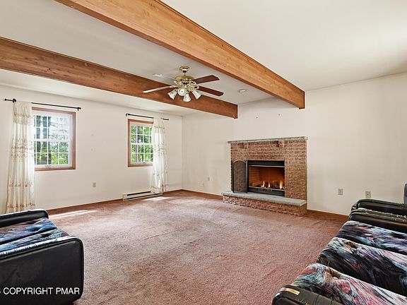 3rd image of 2327 Woodcrest Dr