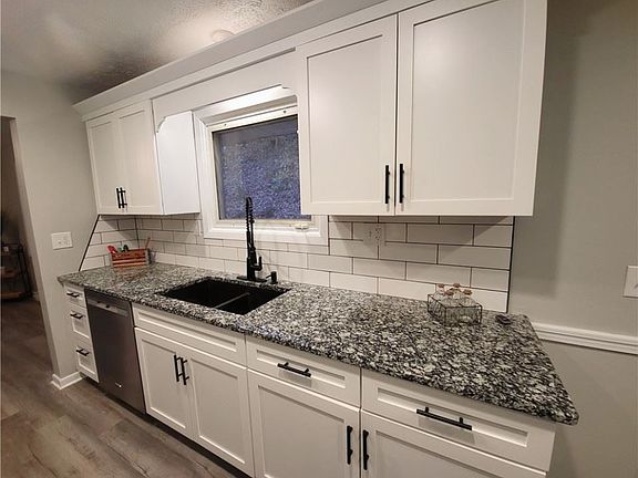 4th image of 9088 Ontario St NW