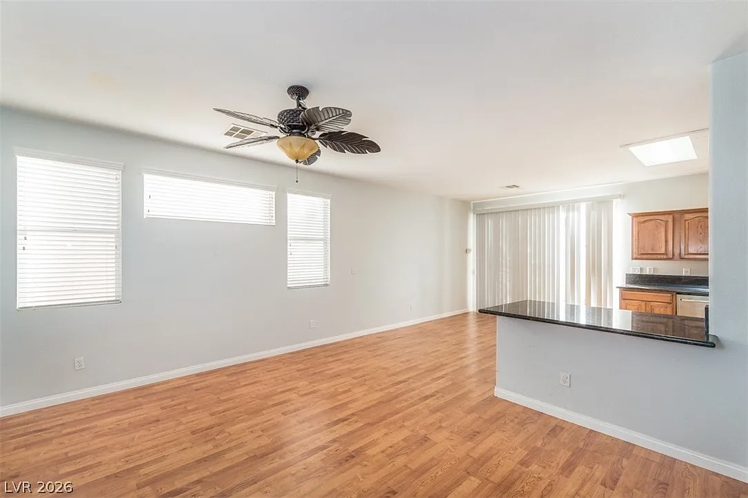 4 bed, 3.0 bath, 2358 sqft, $3,200 — Photo 4