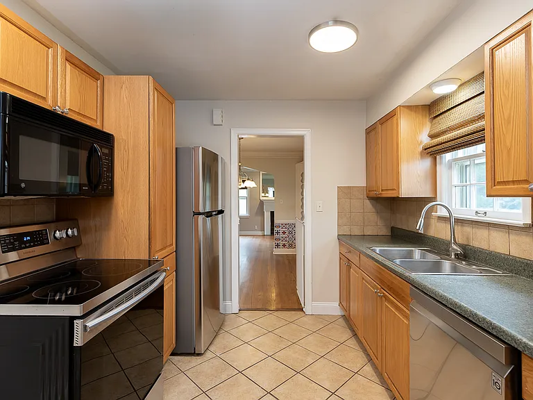 7915 Jarboe St — Photo 12