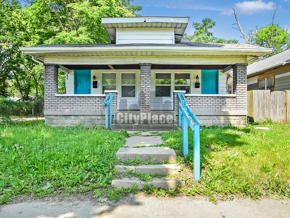 810 N Gladstone Ave