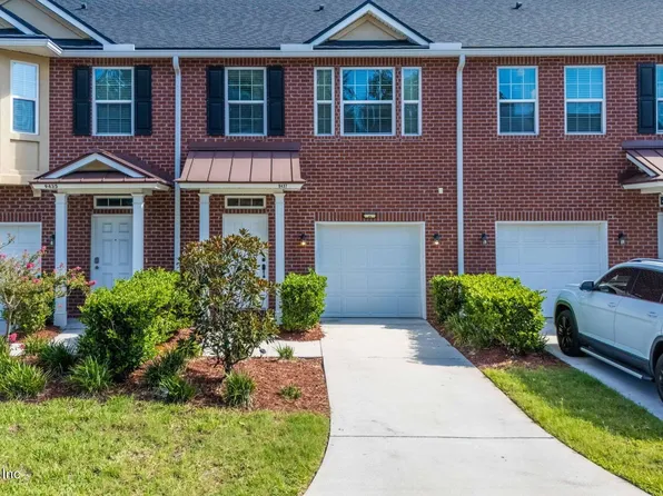 9437 High Meadow Ln, Jacksonville, FL 32225