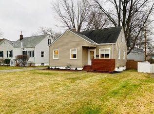 27873 Aberdeen Rd, Bay Village, OH 44140