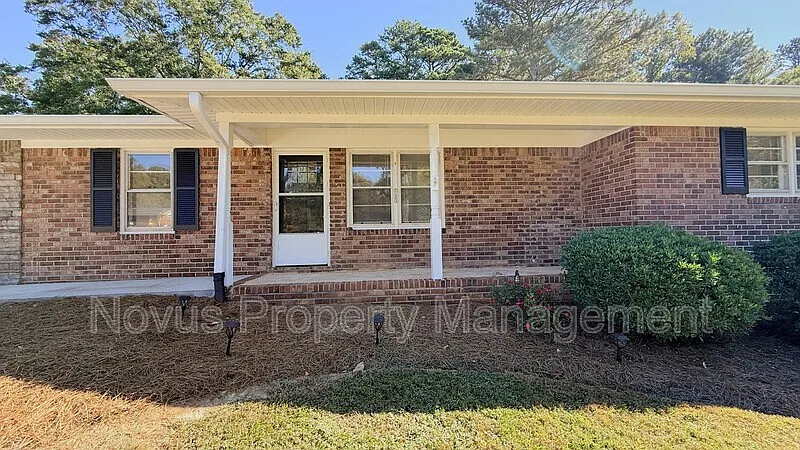 3 bed, 2.5 bath, $1,749 — Photo 2