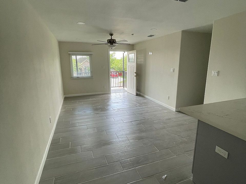 1st image of 617 E Washington St #11022762