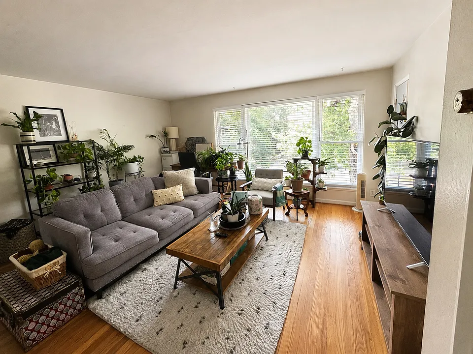 824 W 4th St #824