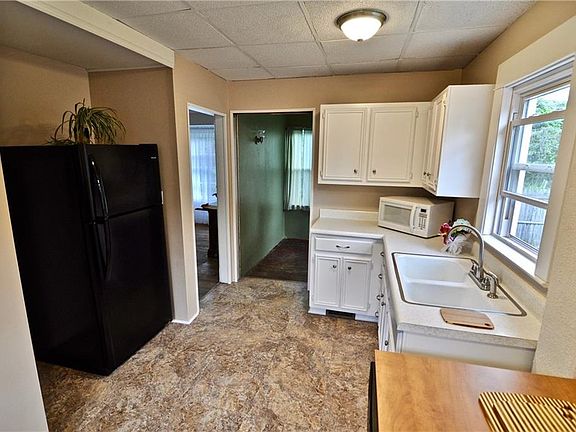 5th image of 901 Hilborn Ave