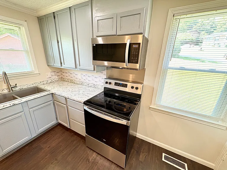 2641 Combs Dr — Photo 21