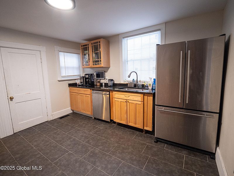 5th image of 51 William Street