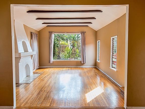 5th image of 525 N Poinsettia Pl #1