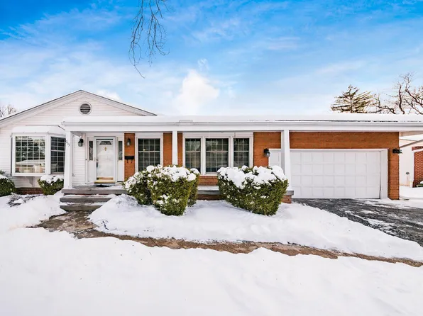 955 Amberly Pl, Columbus, OH 43220