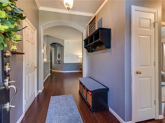4th image of 940 Park Forest Dr