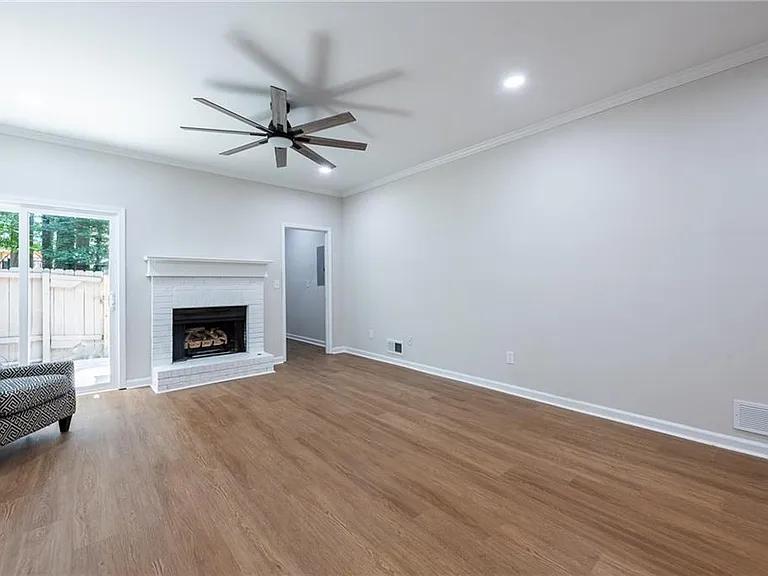 3994 Elm St — Photo 9