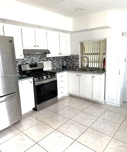 2560 NW 81st Ter — Photo 10