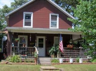 416 3rd St NW, Independence, IA 50644