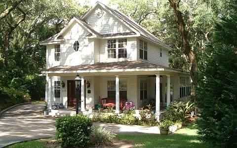 1st image of 605 Amelia Cir