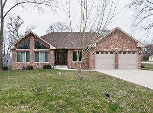 25W560 Webster Ave, Roselle, IL 60172