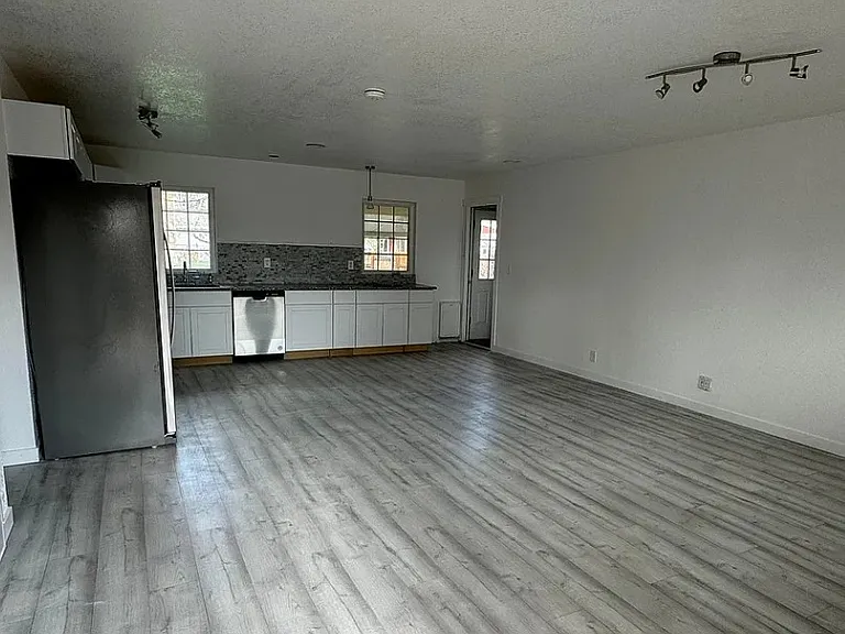 3911 Capitol Dr #2 — Photo 21