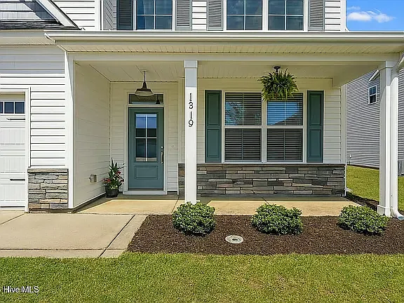 4 bed, 1670 sqft, $2,900 — Photo 3