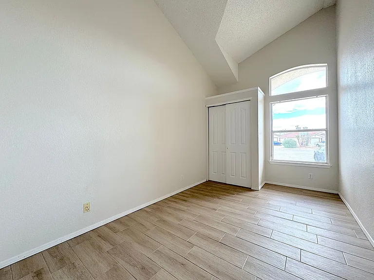 11813 Kings Arms Ct — Photo 13