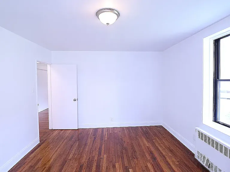 208-84 Grand Central Pkwy #3D — Photo 4