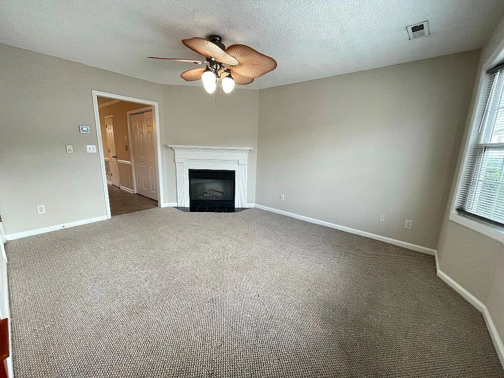 2 bed, 1.5 bath, 1041 sqft, $1,200 — Photo 2