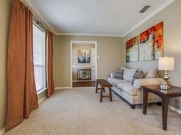 4th image of 430 Pleasant Valley Ln