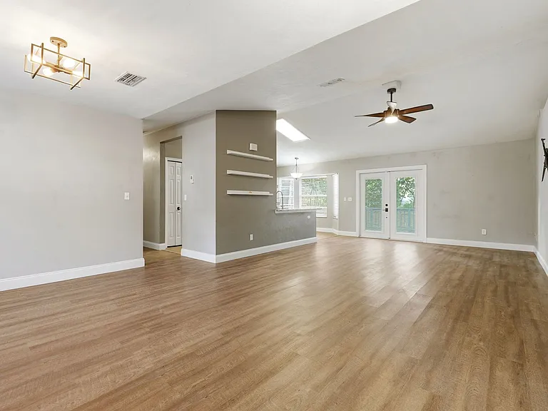 11238 NW 35th Ave — Photo 3