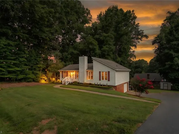 2201 Blue Stone Ln, Winston Salem, NC 27107