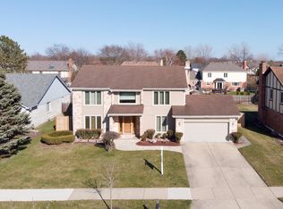 2247 Phillips Dr, Glenview, IL 60026