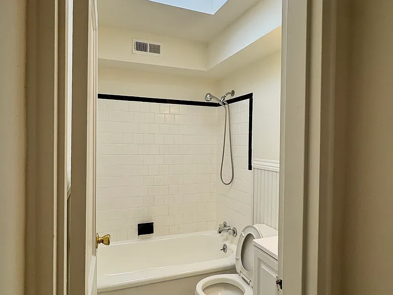 1548 Aldeney Ave — Photo 11
