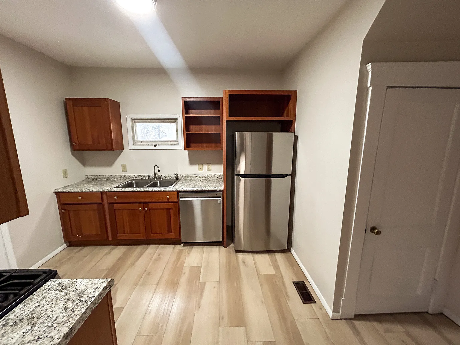 9804 Newton Ave — Photo 4
