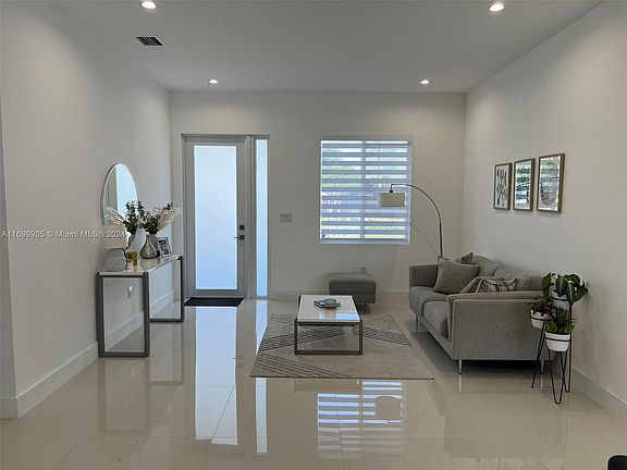 5th image of 21333 Ingraham Ave