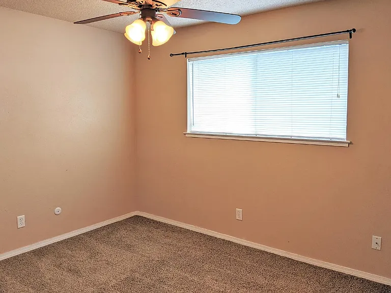 345 E Encore Dr — Photo 9