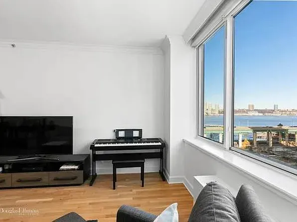 120 Riverside Boulevard 8D image 1 of 12