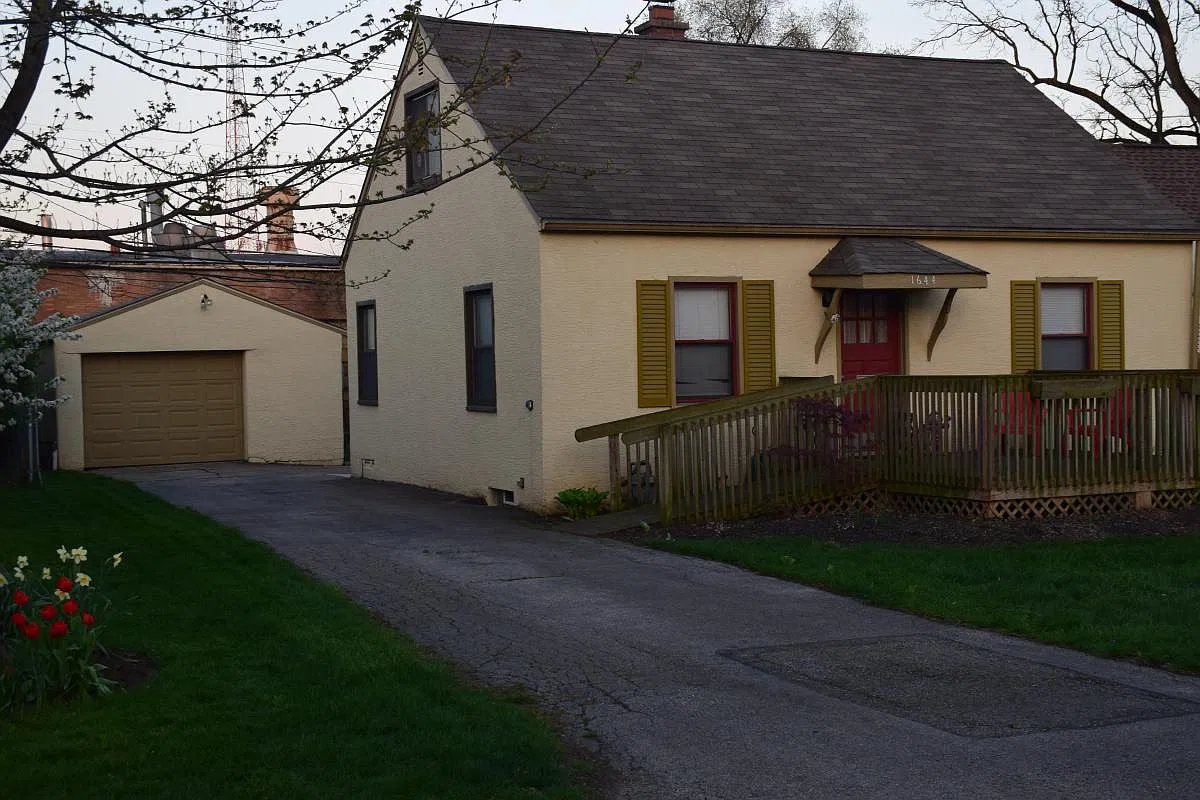 1644 Rhoda Avenue — Photo 1