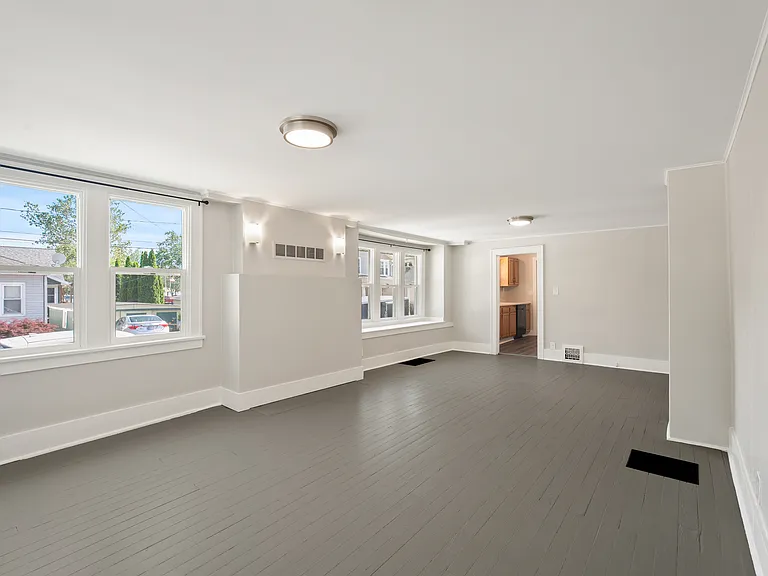 1112 Park Ave — Photo 8